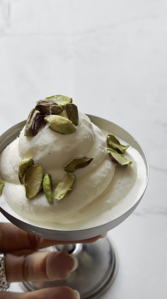 Kremowe lody śmietankowe z pistacjami
